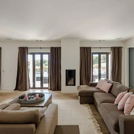 35 - Luxurious 6 Bedroom - Jacuzzi - Sauna - Perfect For Larger Groups فيلة