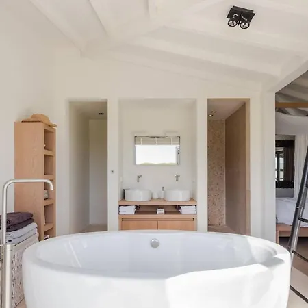 35 - Luxurious 6 Bedroom - Jacuzzi - Sauna - Perfect For Larger Groups فيلة