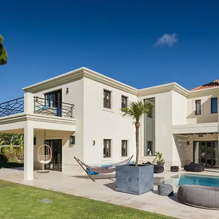 Villa 35 - Luxurious 6 Bedroom - Jacuzzi - Sauna - Perfect For Larger Groups *
