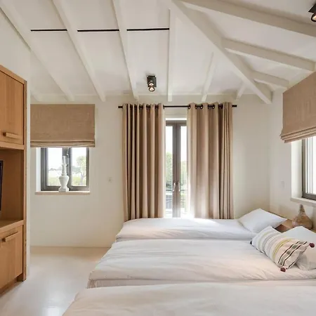 35 - Luxurious 6 Bedroom - Jacuzzi - Sauna - Perfect For Larger Groups Villa