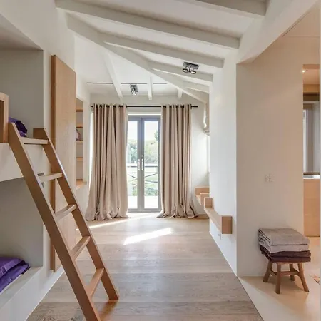 Villa 35 - Luxurious 6 Bedroom - Jacuzzi - Sauna - Perfect For Larger Groups Vale do Lobo