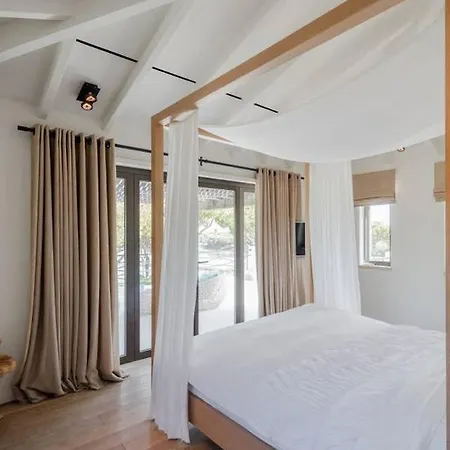 35 - Luxurious 6 Bedroom - Jacuzzi - Sauna - Perfect For Larger Groups *