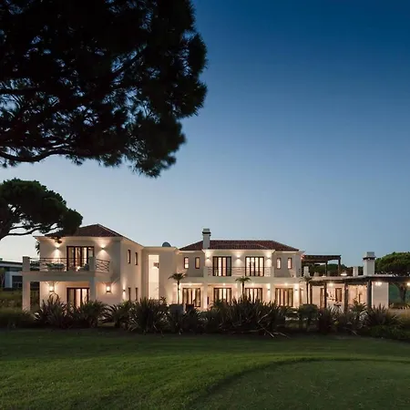 Villa 35 - Luxurious 6 Bedroom - Jacuzzi - Sauna - Perfect For Larger Groups *