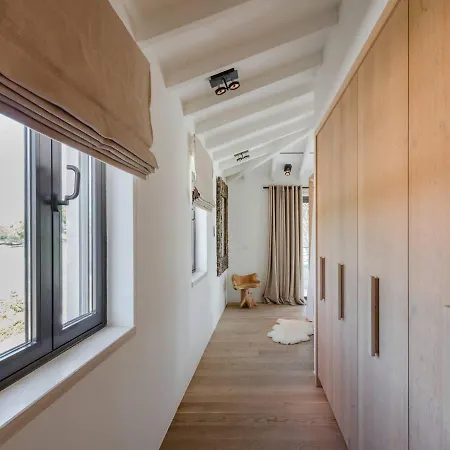 Villa 35 - Luxurious 6 Bedroom - Jacuzzi - Sauna - Perfect For Larger Groups