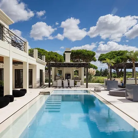 Villa 35 - Luxurious 6 Bedroom - Jacuzzi - Sauna - Perfect For Larger Groups *